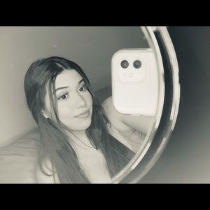 Meet your Posher, Daniella